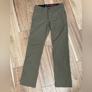 NWOT Wrangler All Terrain Gear Pants Mens Size 32x32 Dark Green